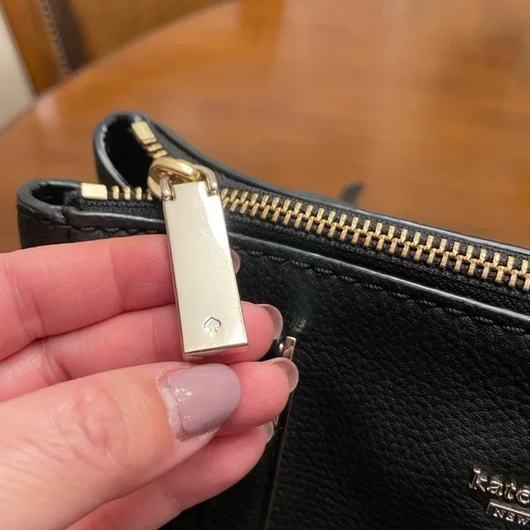 Kate Spade cross over bag. - Picture 9 of 12